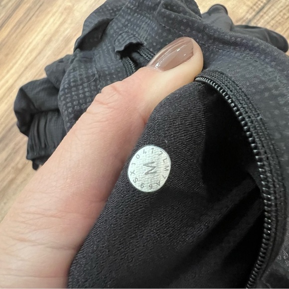 Lululemon Surge Short 7"
Subtonic Reflective Black - Picture 7 of 9